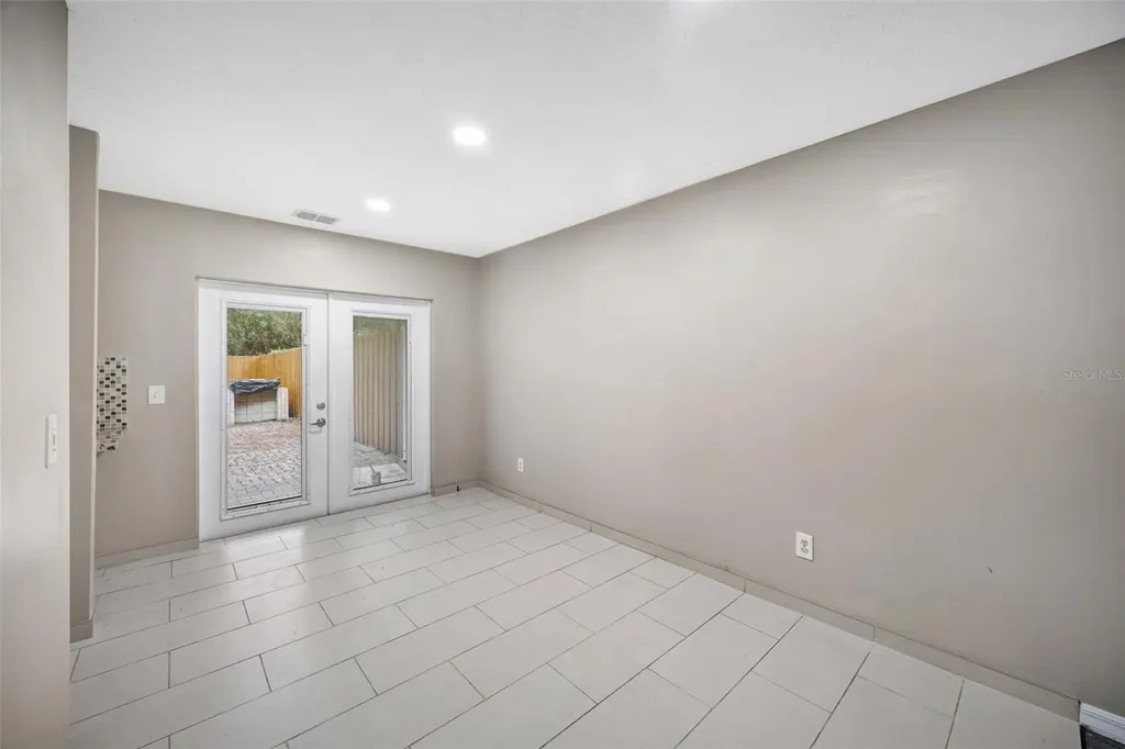 9465 Forest Hills Circle Tampa FL 33612