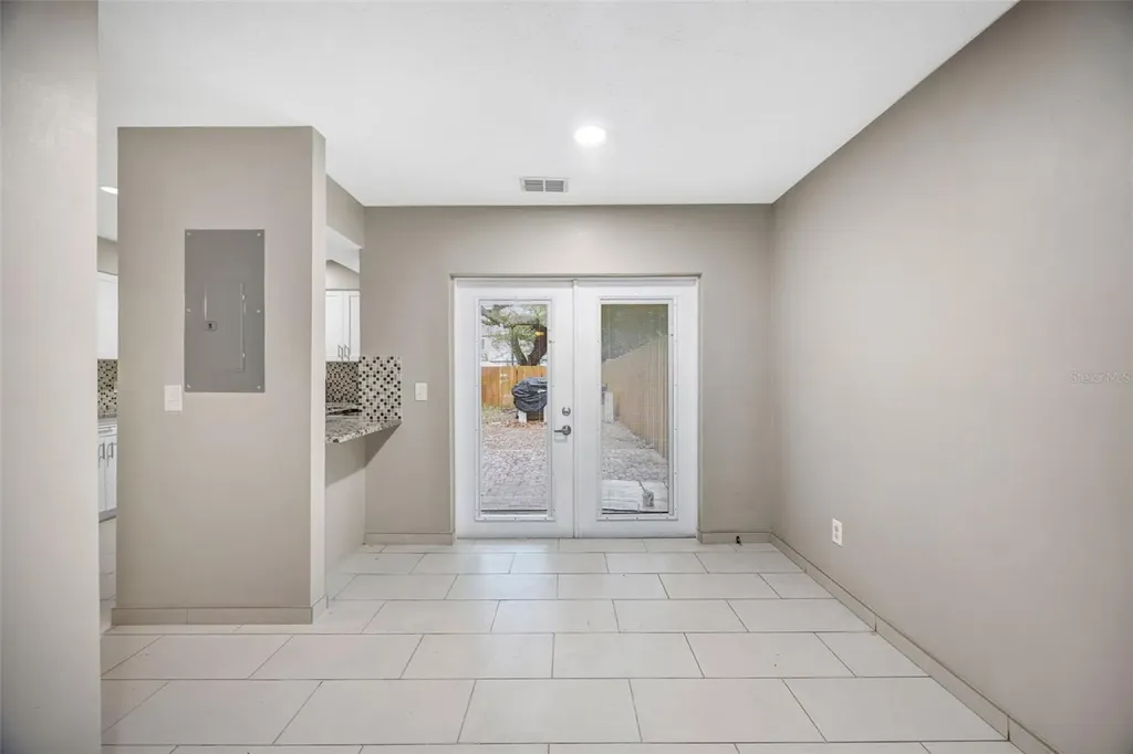 9465 Forest Hills Circle Tampa FL 33612