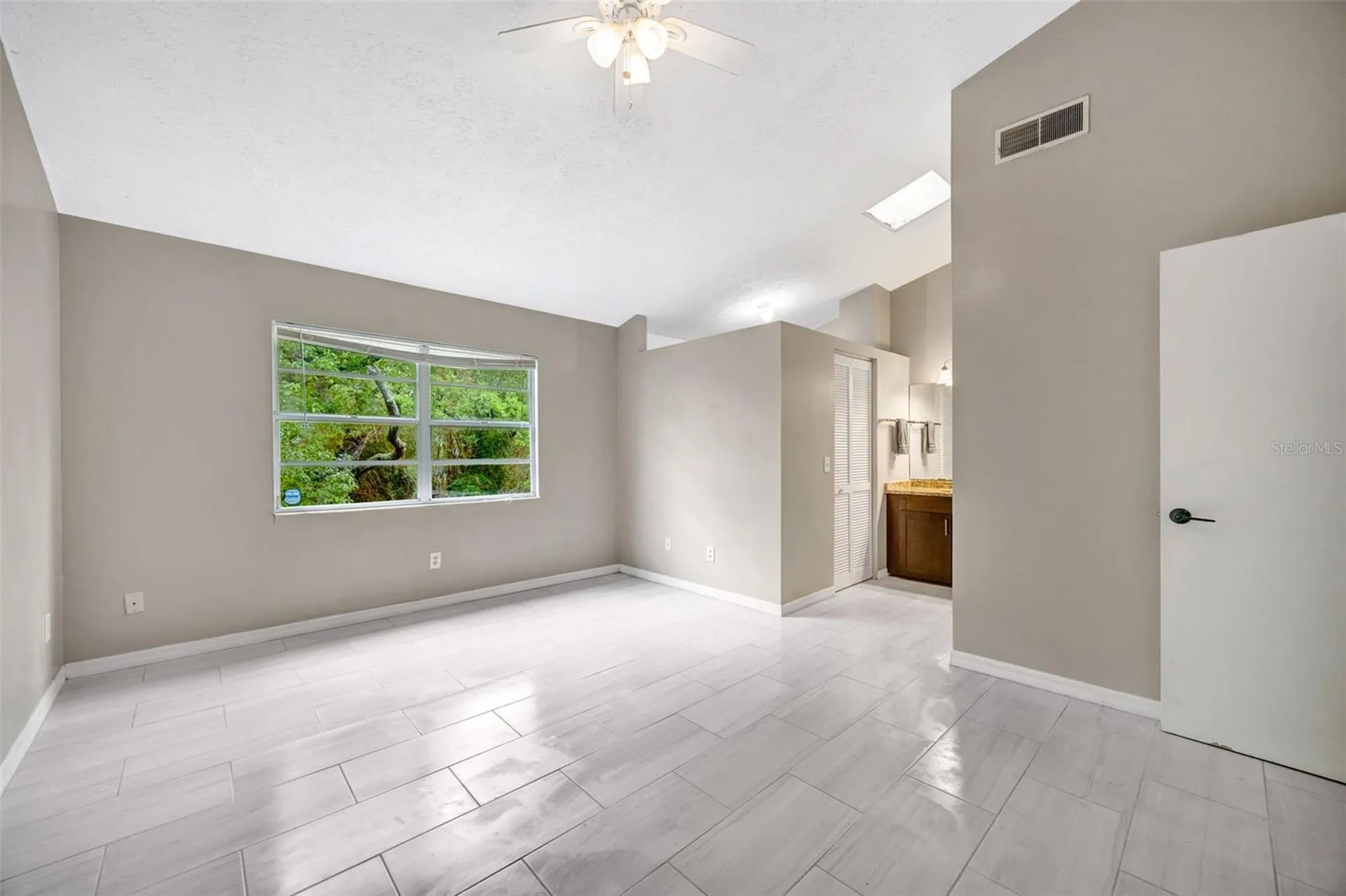 9465 Forest Hills Circle Tampa FL 33612