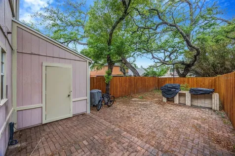 9465 Forest Hills Circle Tampa FL 33612