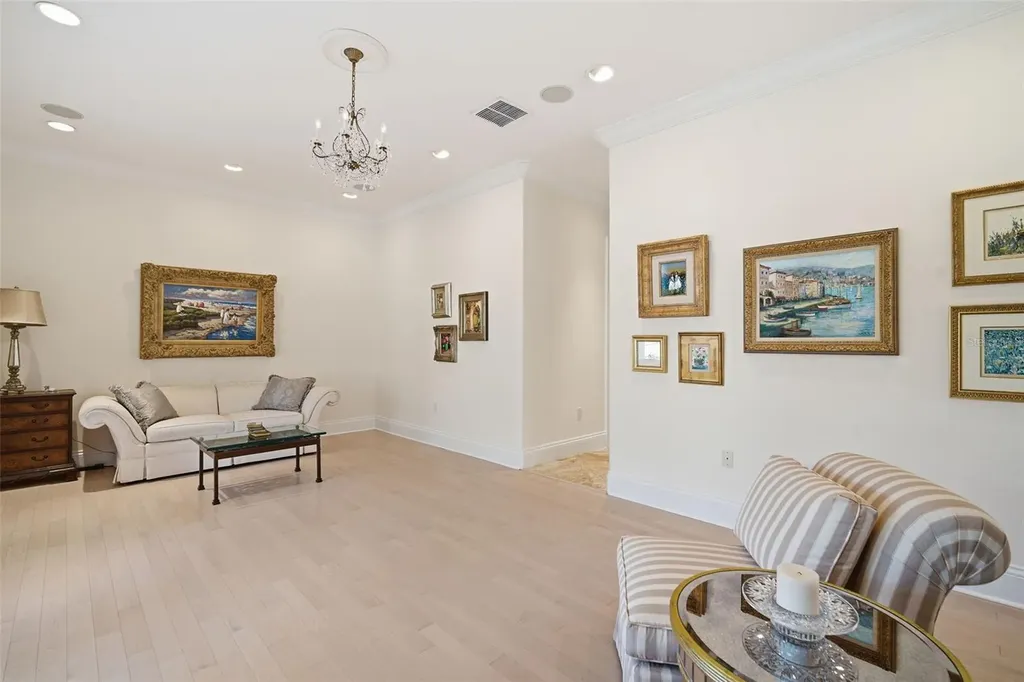 4117 W Azeele Street Tampa FL 33609