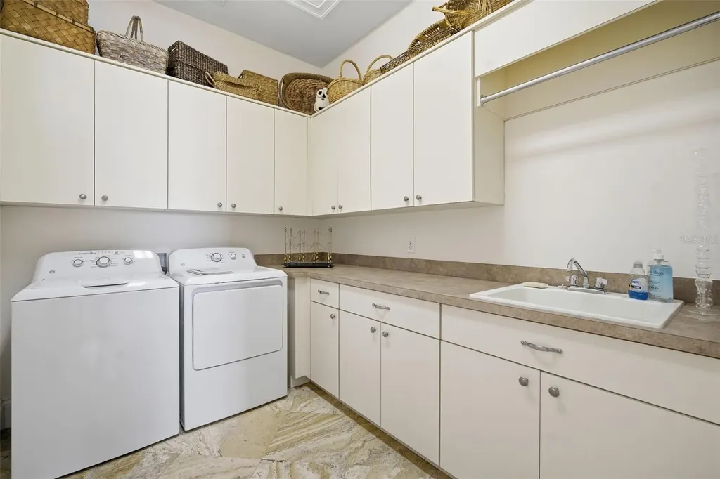 4117 W Azeele Street Tampa FL 33609