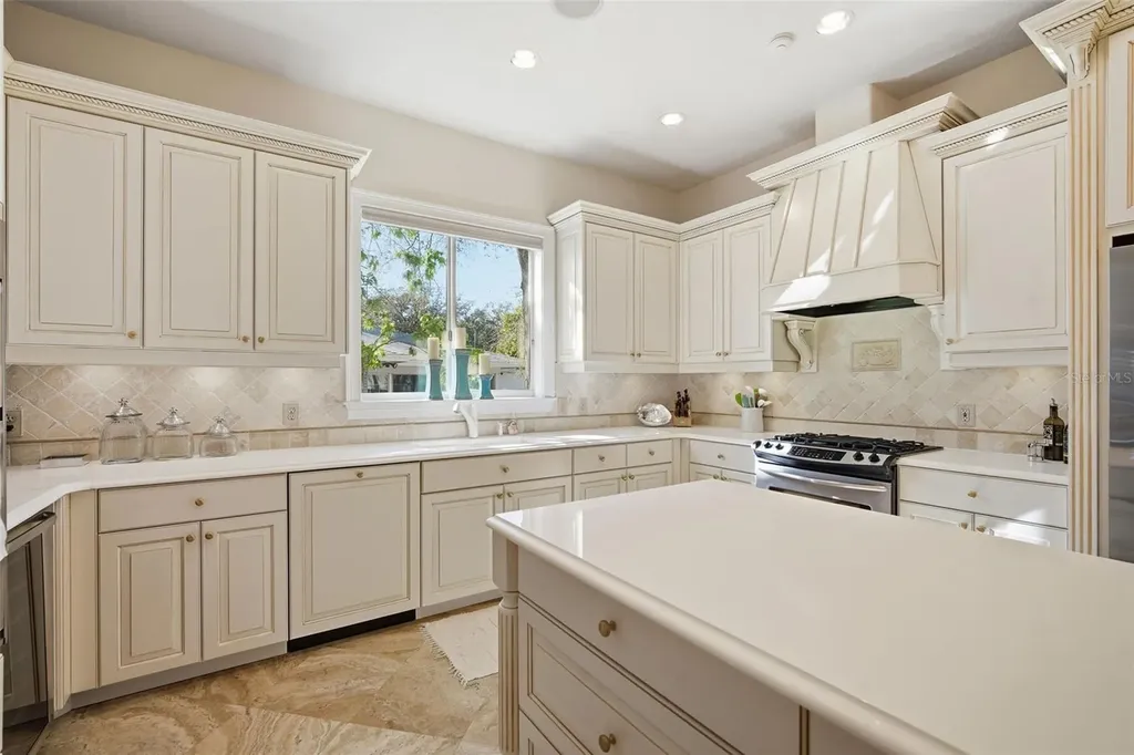 4117 W Azeele Street Tampa FL 33609