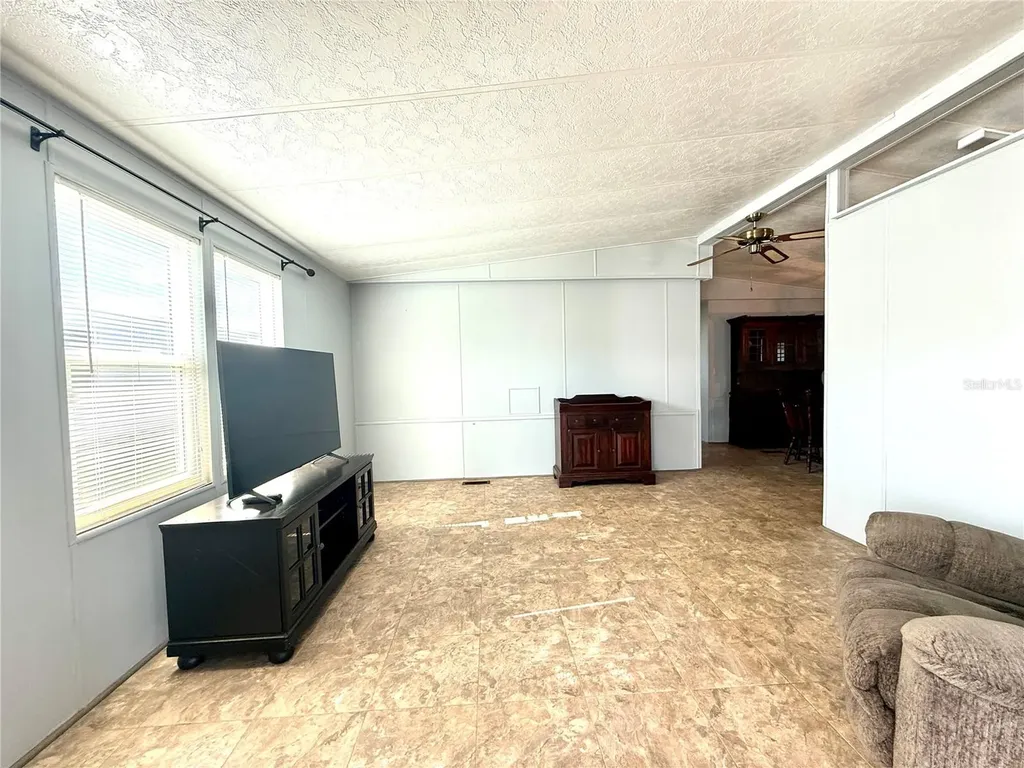 225 N Saint Thomas Circle Apollo Beach FL 33572