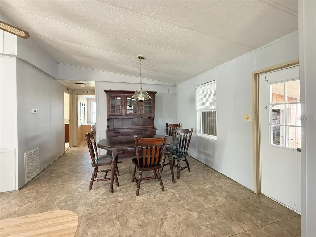 225 N Saint Thomas Circle Apollo Beach FL 33572
