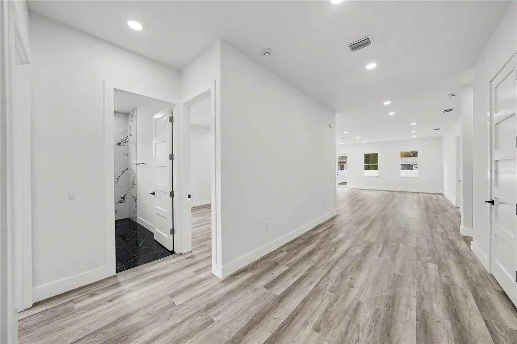 5240 66th Way N St Petersburg FL 33709