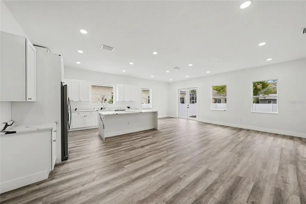5240 66th Way N St Petersburg FL 33709