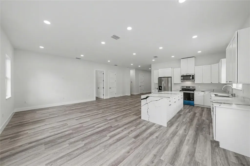 5240 66th Way N St Petersburg FL 33709