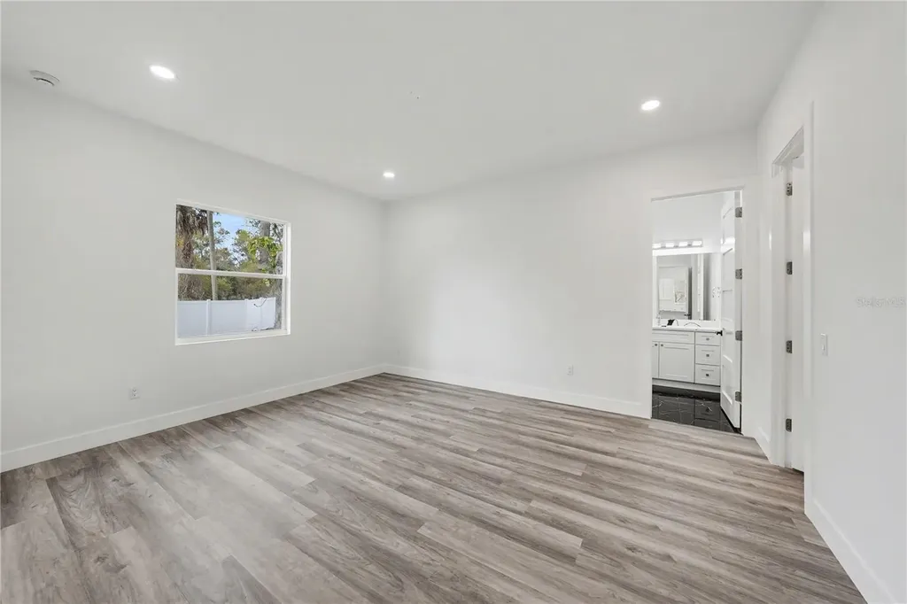 5240 66th Way N St Petersburg FL 33709