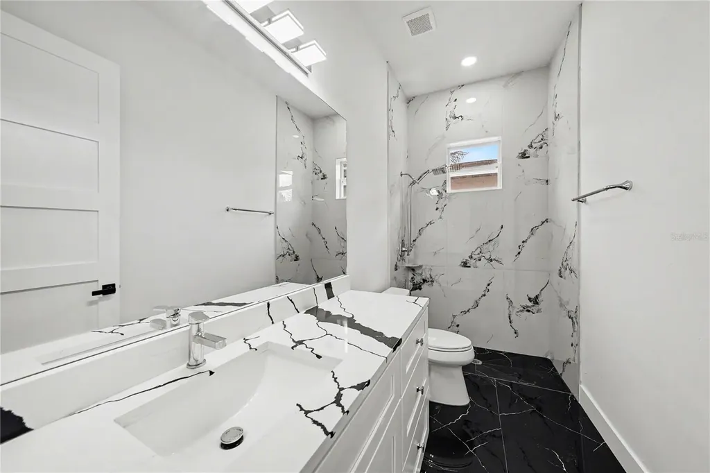 5240 66th Way N St Petersburg FL 33709