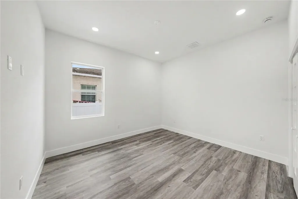 5240 66th Way N St Petersburg FL 33709