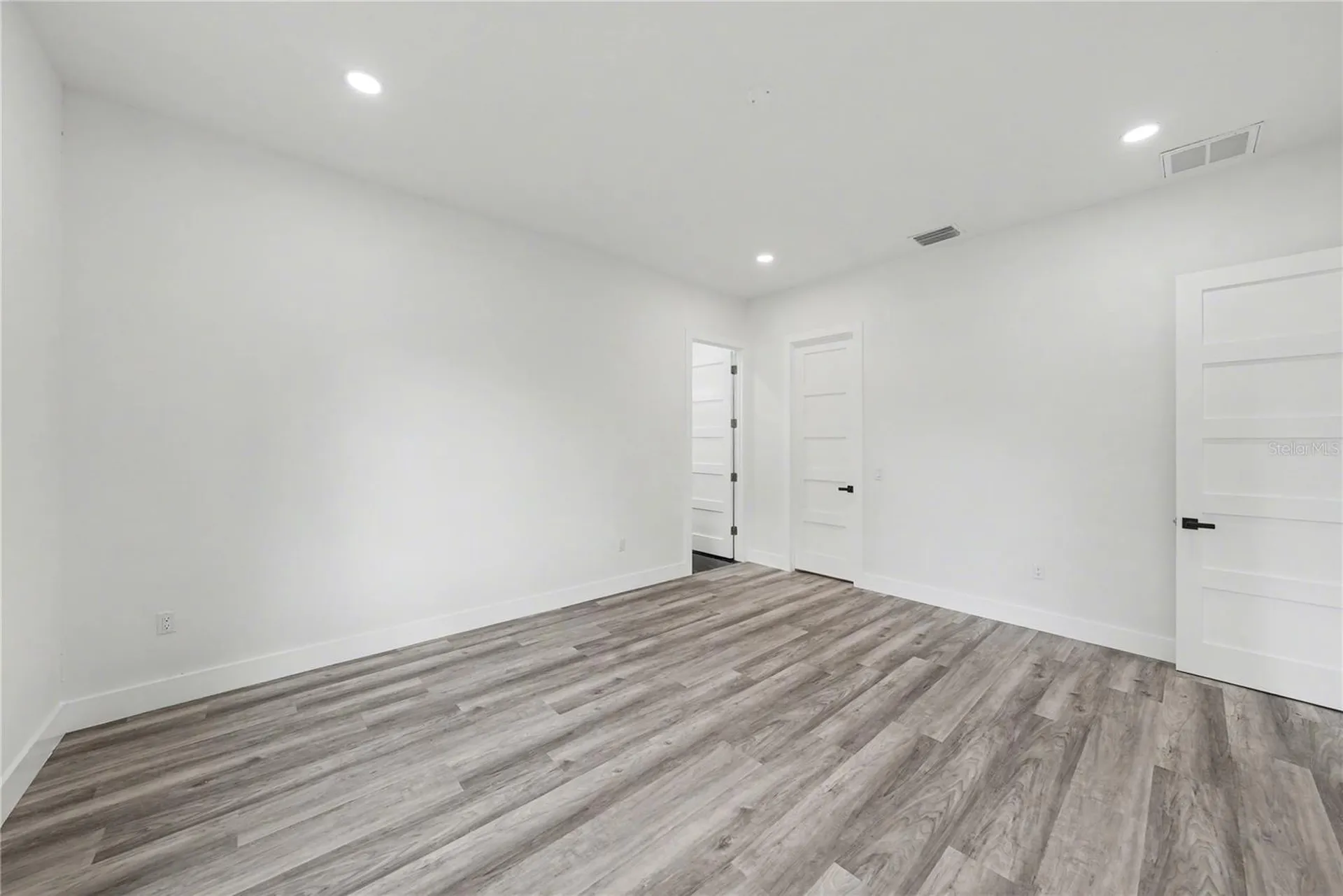 5240 66th Way N St Petersburg FL 33709