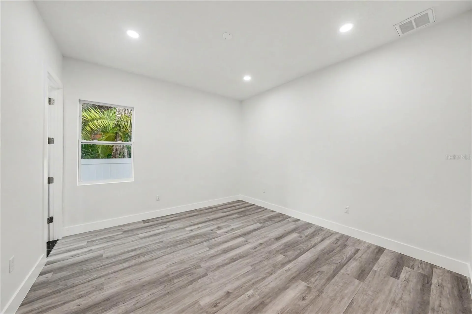 5240 66th Way N St Petersburg FL 33709
