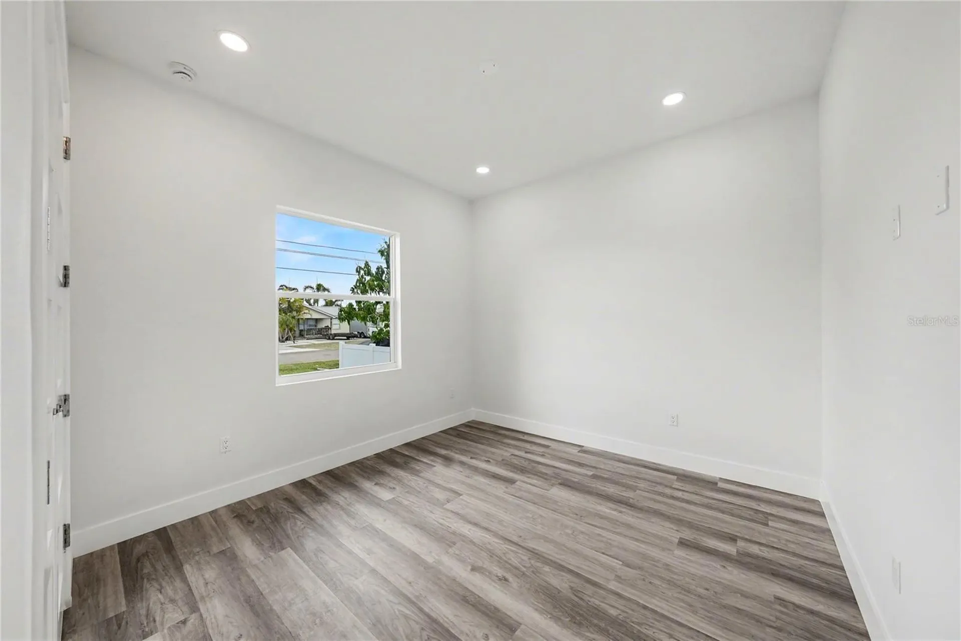 5240 66th Way N St Petersburg FL 33709