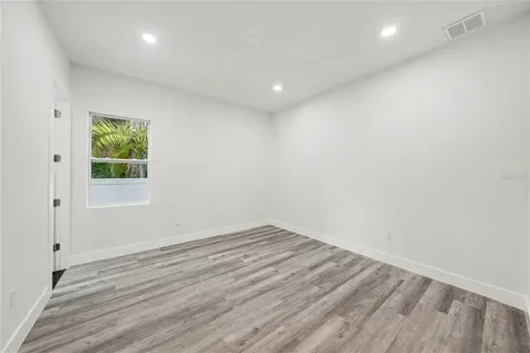 5240 66th Way N St Petersburg FL 33709