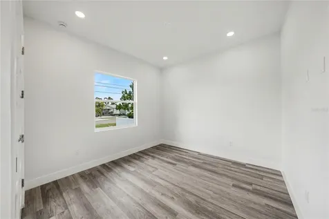 5240 66th Way N St Petersburg FL 33709