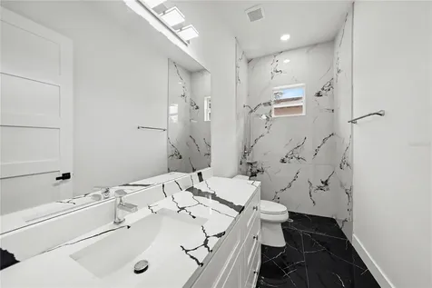 5240 66th Way N St Petersburg FL 33709
