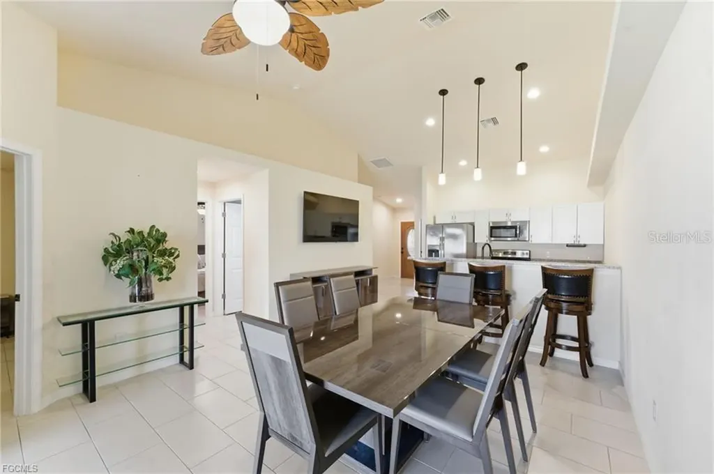 528 SE 5th Place Cape Coral FL 33990