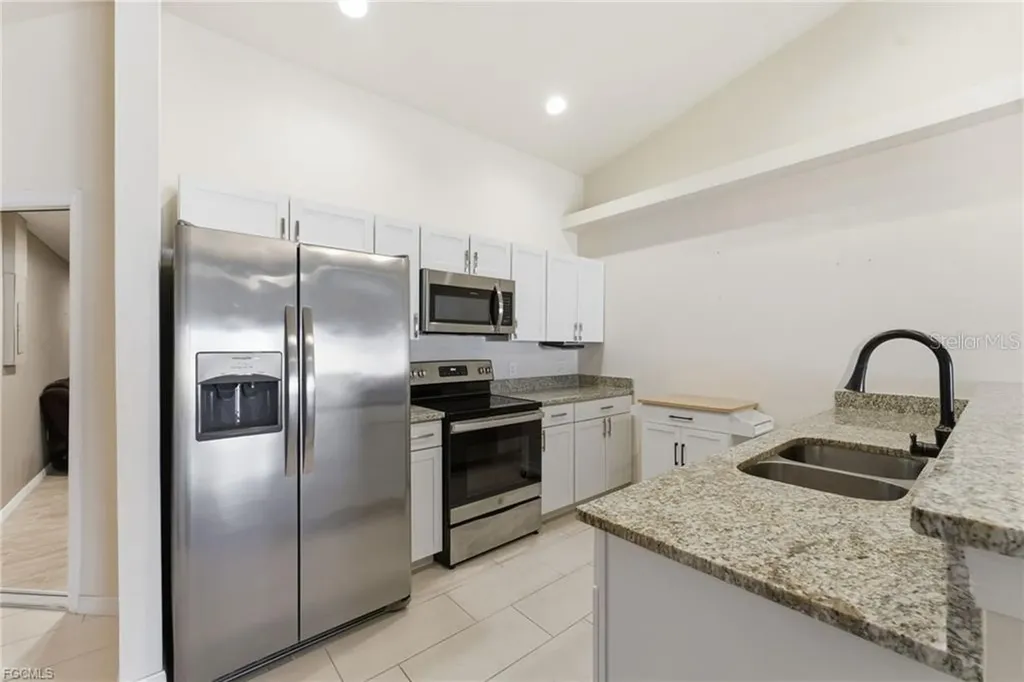 528 SE 5th Place Cape Coral FL 33990