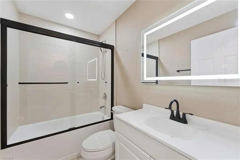 528 SE 5th Place Cape Coral FL 33990
