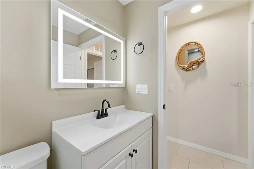 528 SE 5th Place Cape Coral FL 33990