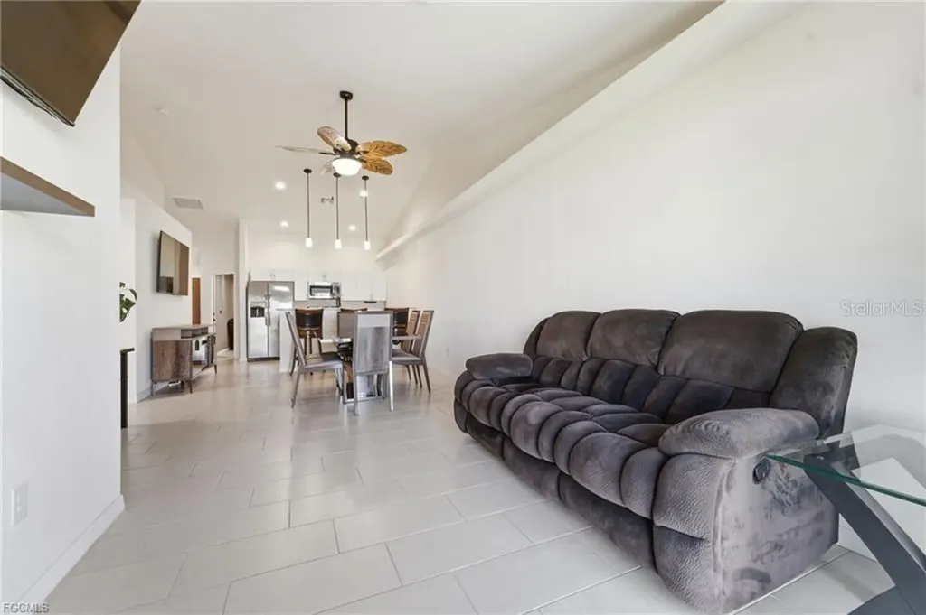 528 SE 5th Place Cape Coral FL 33990