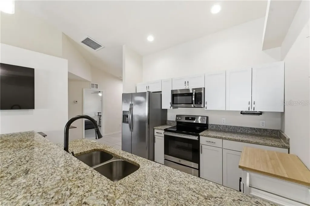 528 SE 5th Place Cape Coral FL 33990