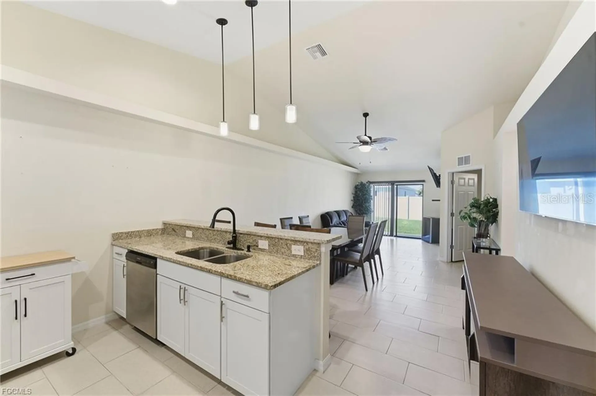 528 SE 5th Place Cape Coral FL 33990