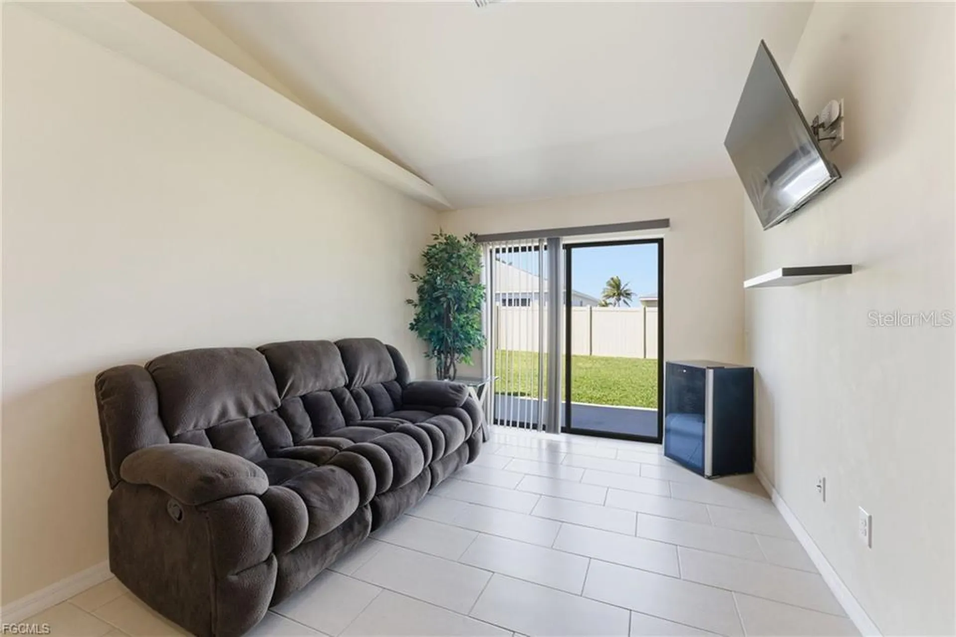 528 SE 5th Place Cape Coral FL 33990