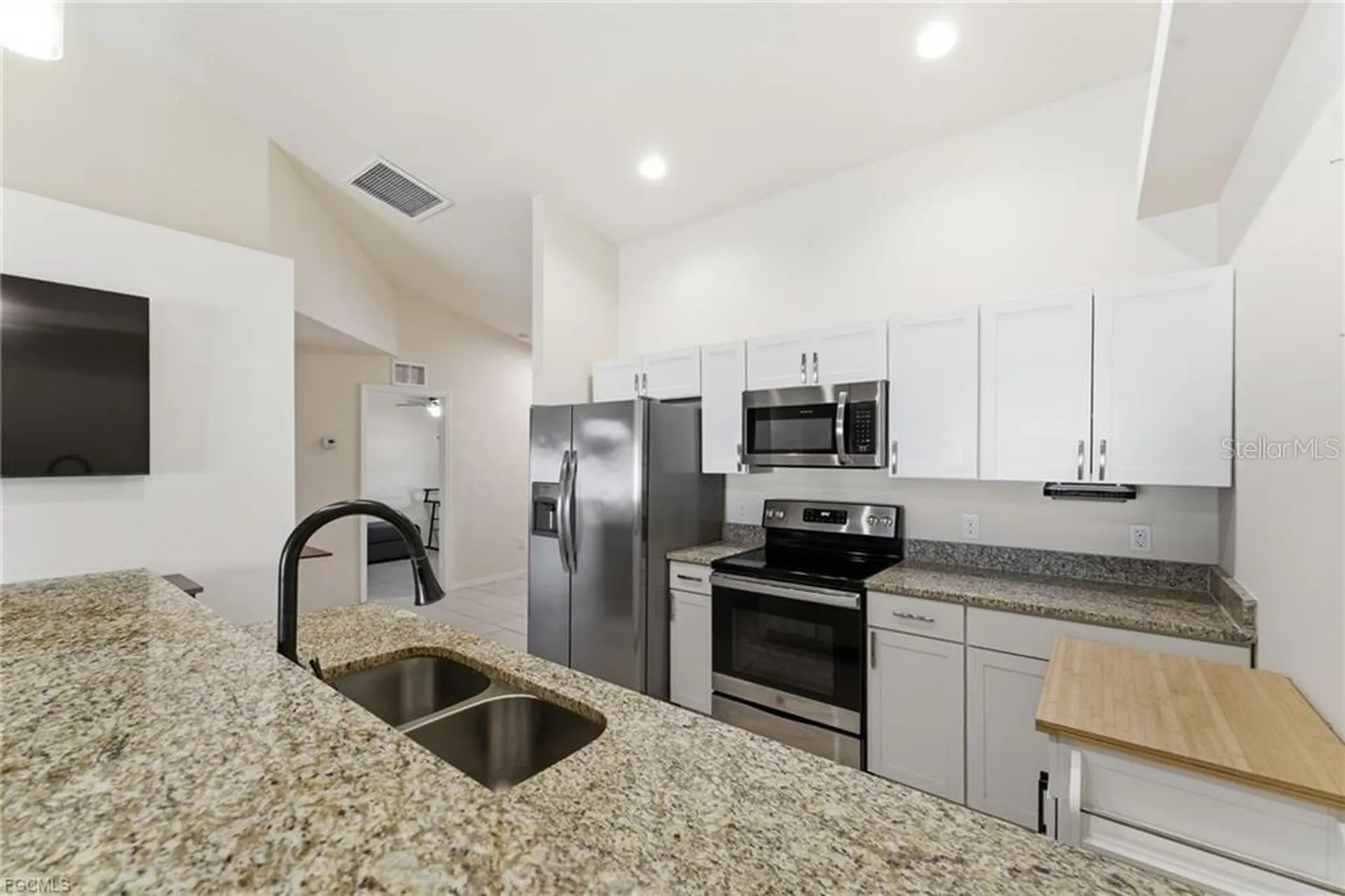 528 SE 5th Place Cape Coral FL 33990