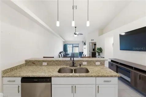 528 SE 5th Place Cape Coral FL 33990