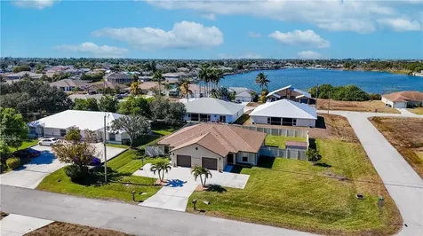 528 SE 5th Place Cape Coral FL 33990