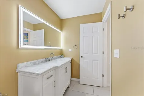 528 SE 5th Place Cape Coral FL 33990