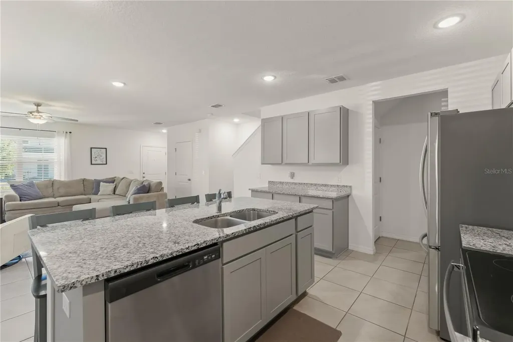 727 Costa Lane Debary FL 32713