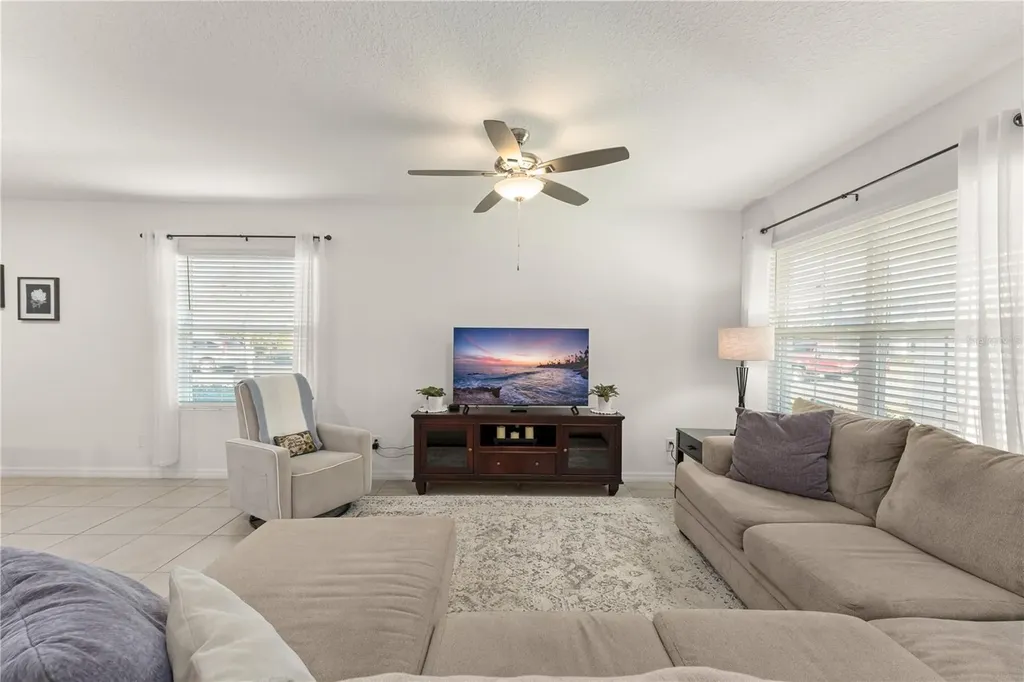 727 Costa Lane Debary FL 32713