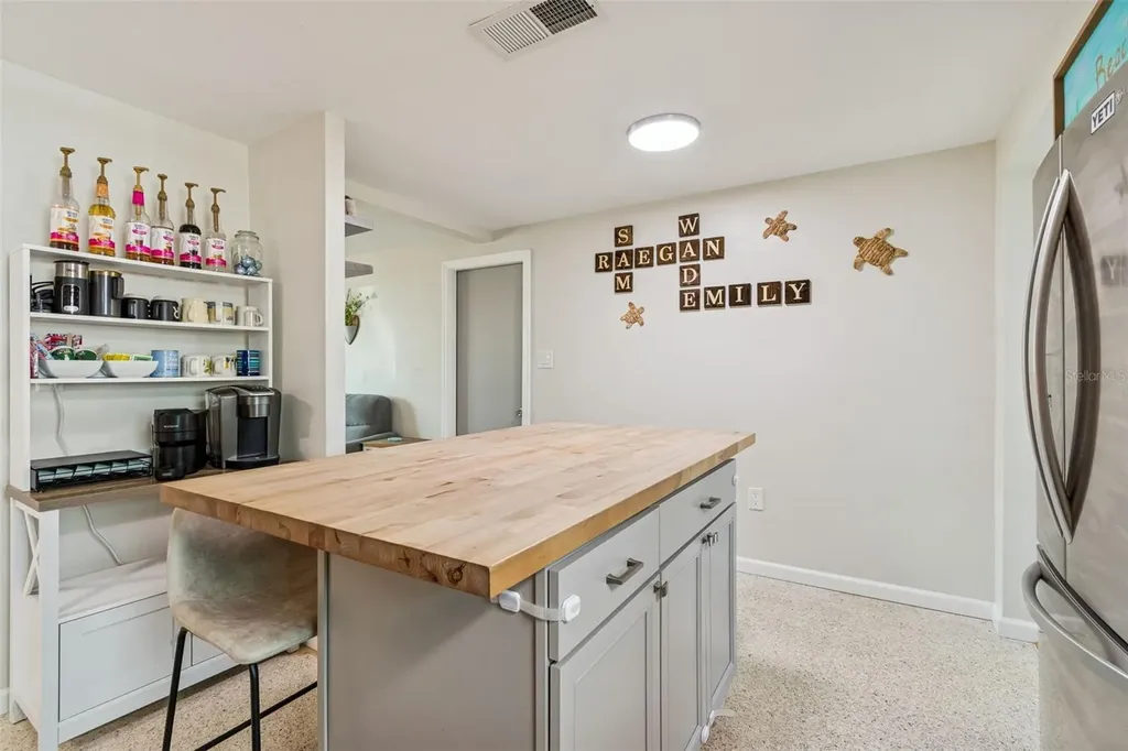 5945 62nd Avenue N Pinellas Park FL 33781