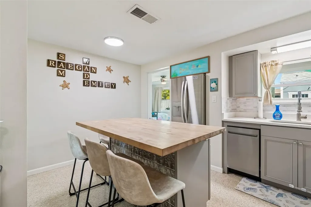 5945 62nd Avenue N Pinellas Park FL 33781