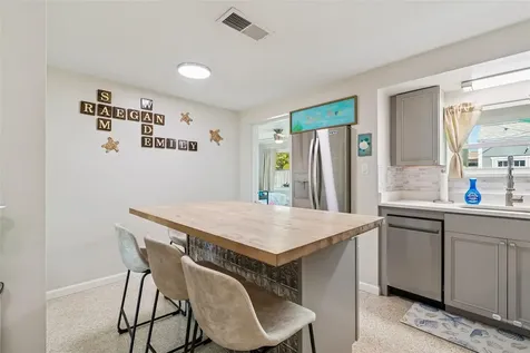 5945 62nd Avenue N Pinellas Park FL 33781
