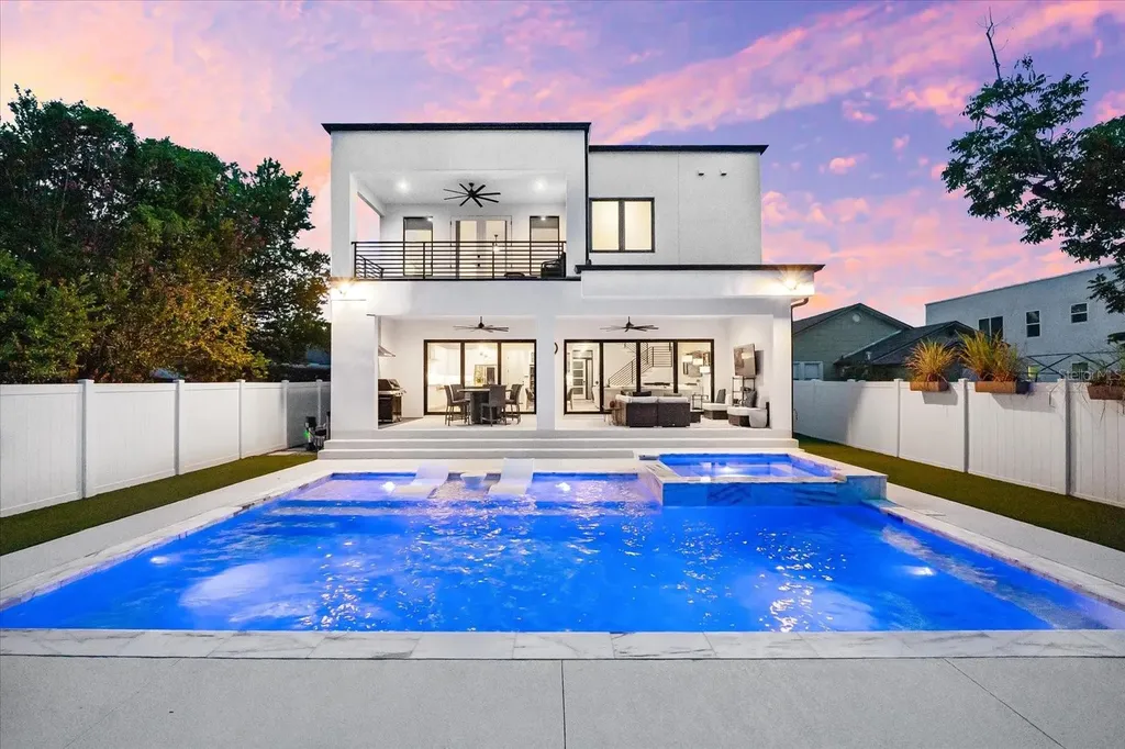 2707 Ridgewood Avenue Tampa FL 33602