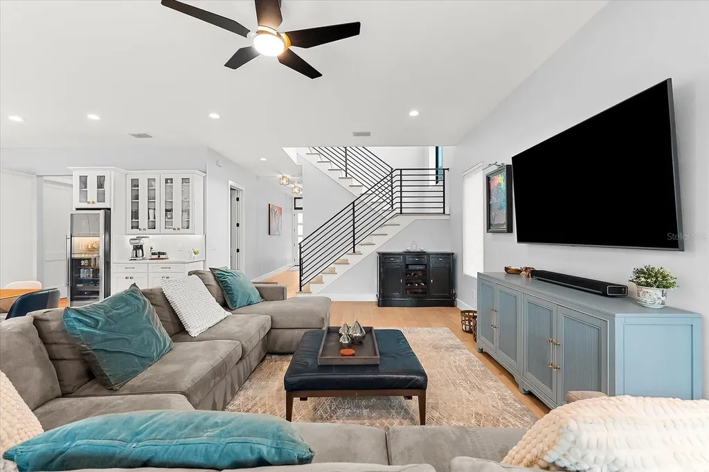 2707 Ridgewood Avenue Tampa FL 33602
