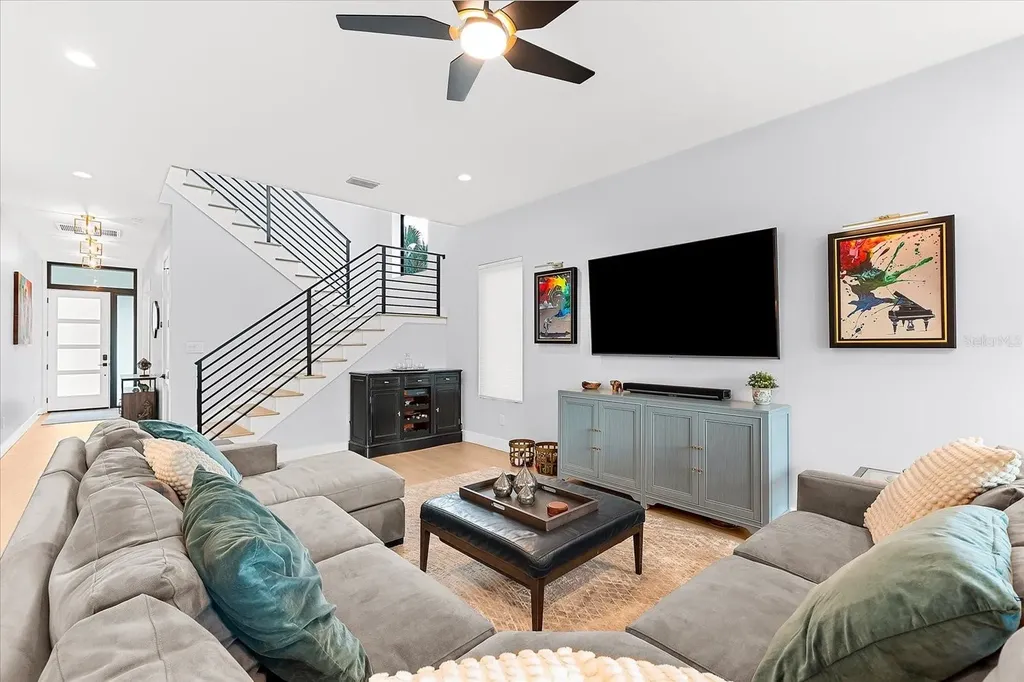 2707 Ridgewood Avenue Tampa FL 33602
