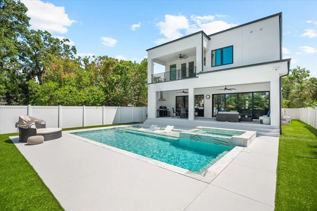 2707 Ridgewood Avenue Tampa FL 33602