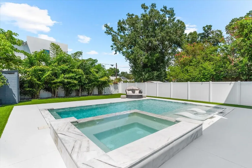 2707 Ridgewood Avenue Tampa FL 33602