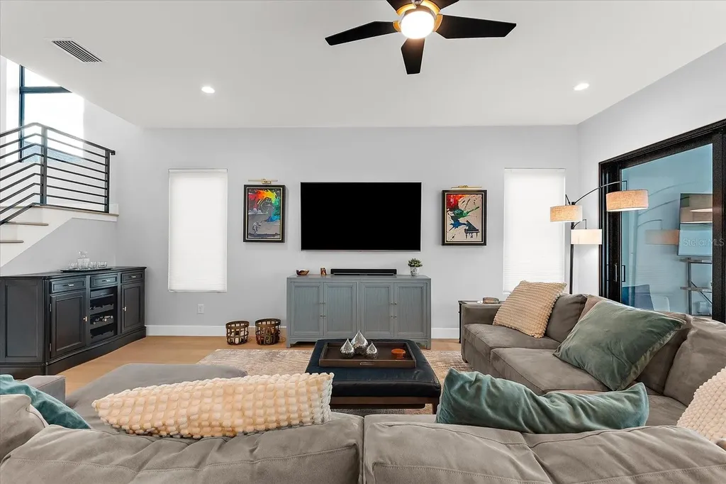 2707 Ridgewood Avenue Tampa FL 33602