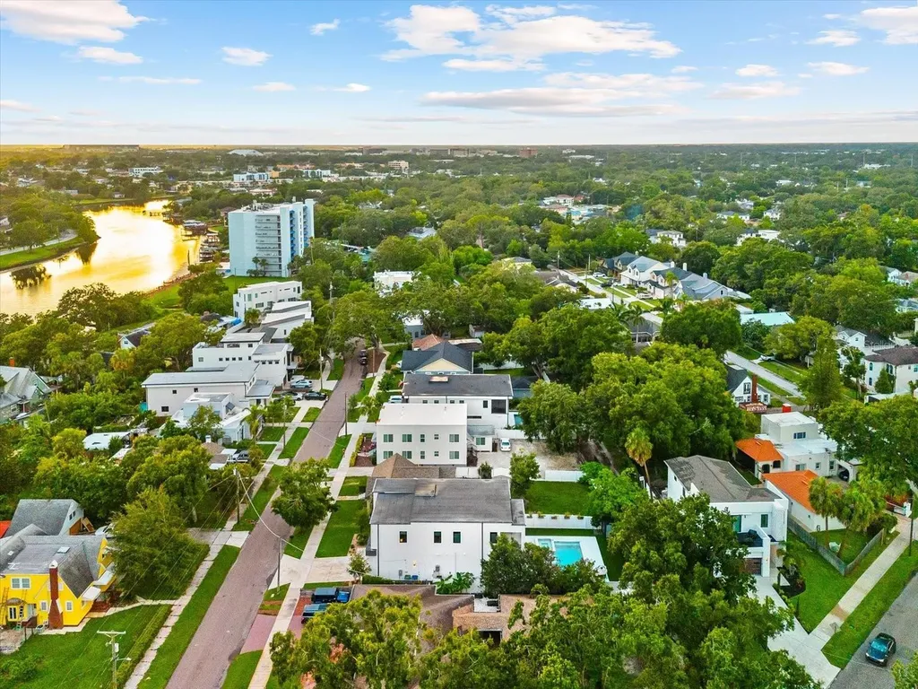2707 Ridgewood Avenue Tampa FL 33602