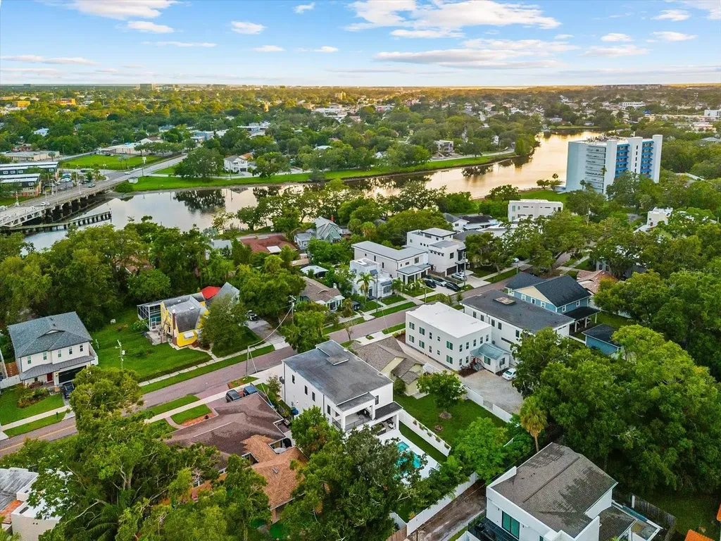 2707 Ridgewood Avenue Tampa FL 33602