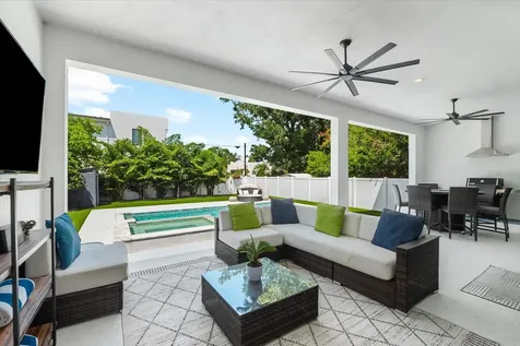 2707 Ridgewood Avenue Tampa FL 33602