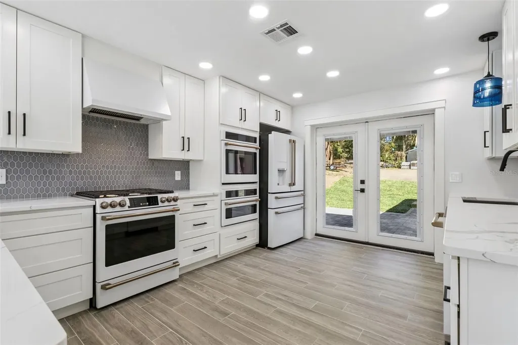 118 N Grandview Street Mount Dora FL 32757