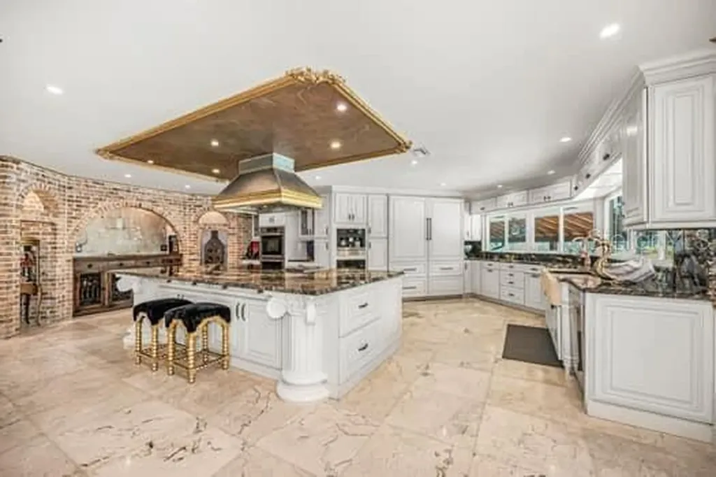 2390 Kent Place Clearwater FL 33764
