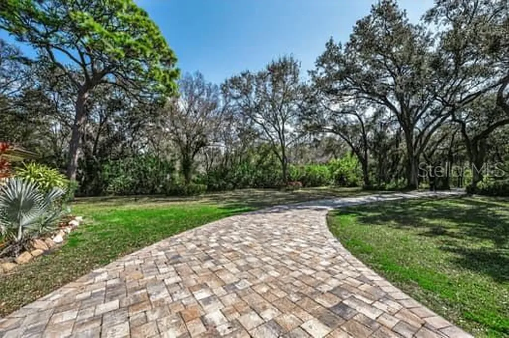 2390 Kent Place Clearwater FL 33764